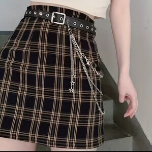 Silver Chain Belt — Trendy Statement Accessory